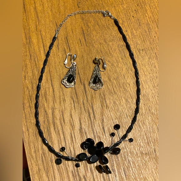 Vintage Sterling and onyx jewelry pairing. Beaded necklace with wired floral - Picture 1 of 4